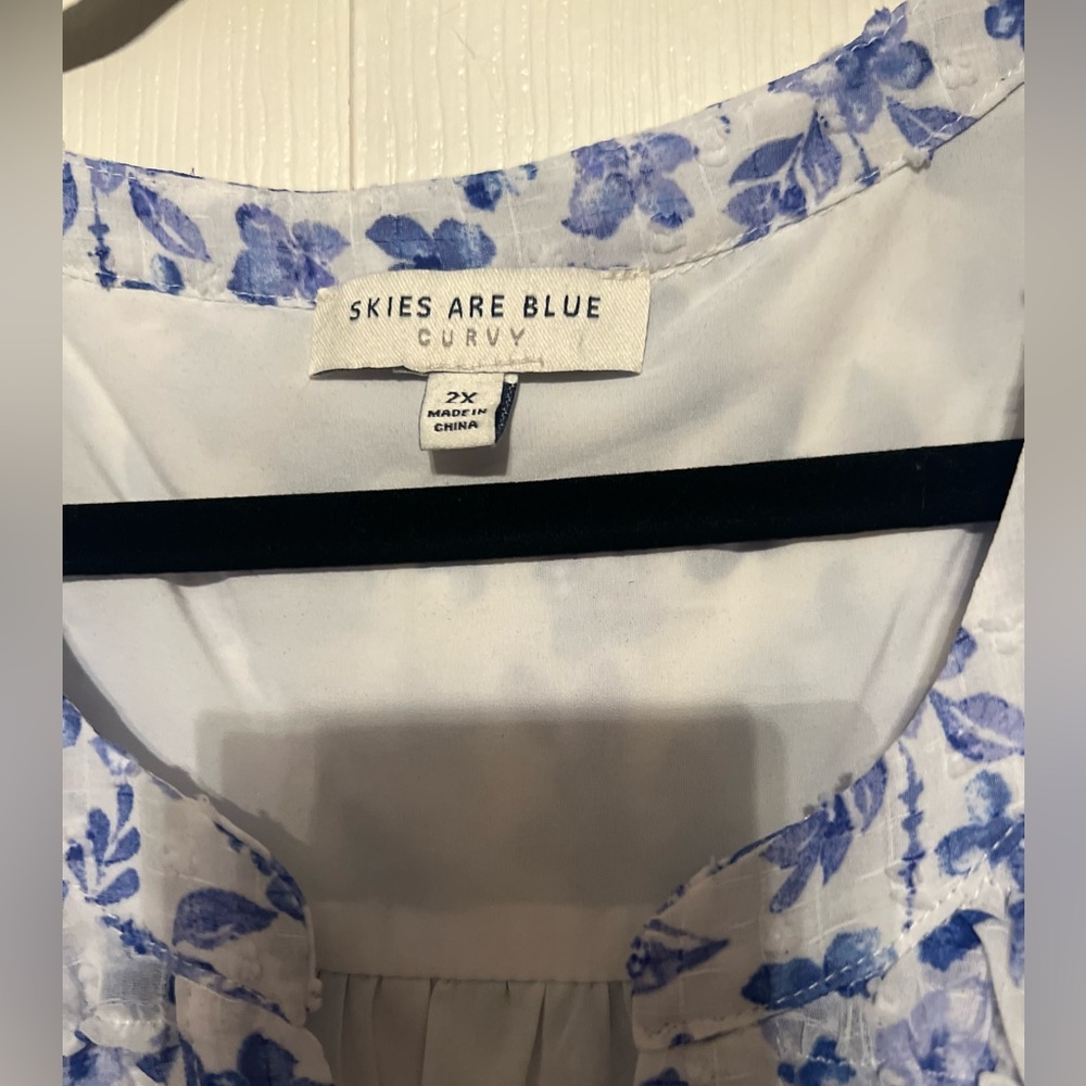 Skies are Blue -blue and white short sleeve blouse with flutter sleeves Size 2X - Picture 3 of 6